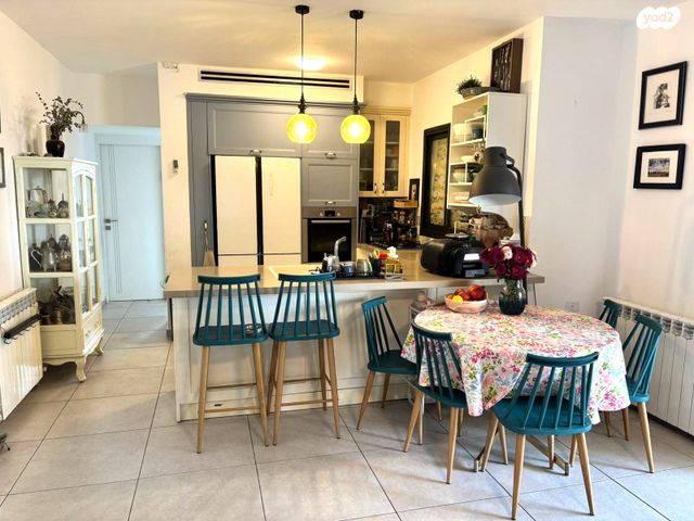 דירה, צור הדסה