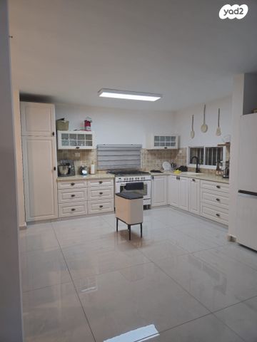 דו משפחתי, קהילת ניו יורק 31, נווה נוף, אקדמאים, לוד