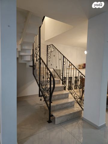 דו משפחתי, קהילת ניו יורק 31, נווה נוף, אקדמאים, לוד