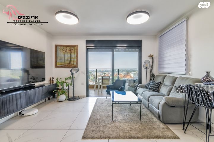 דירה, הכרמל, יבנה