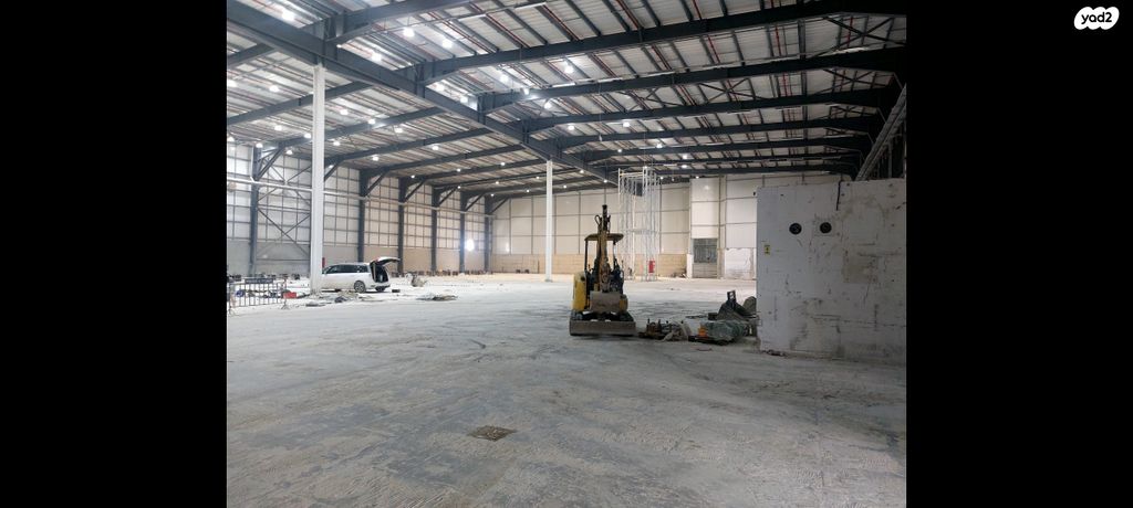 מבני תעשיה, מפעלי נחם הר טוב