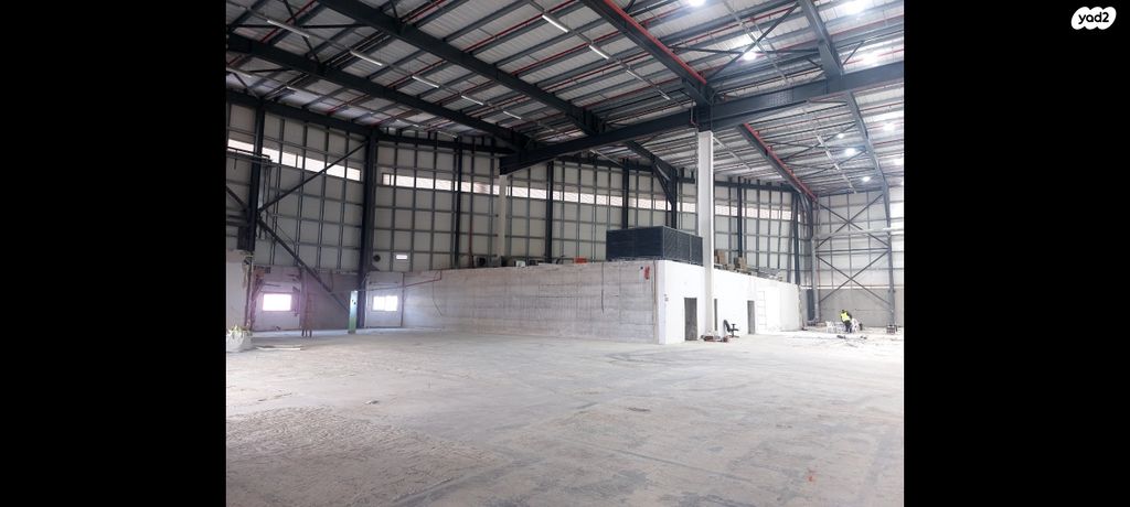 מבני תעשיה, מפעלי נחם הר טוב