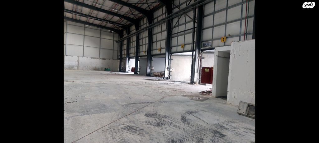 מבני תעשיה, מפעלי נחם הר טוב