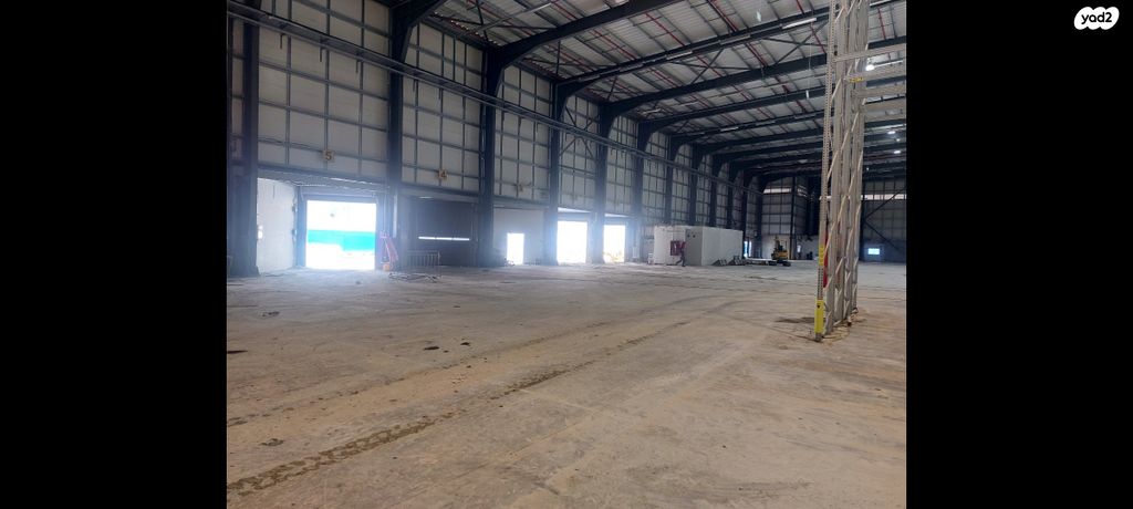 מבני תעשיה, מפעלי נחם הר טוב