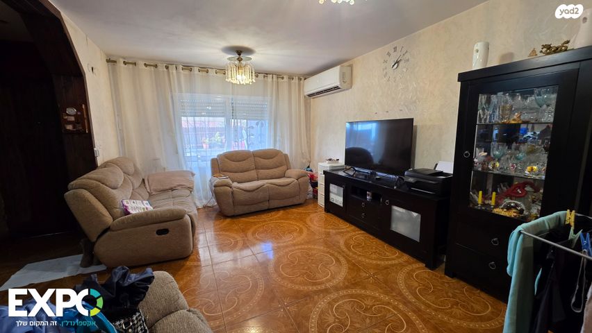 דו משפחתי, הבשן 36, אריאל