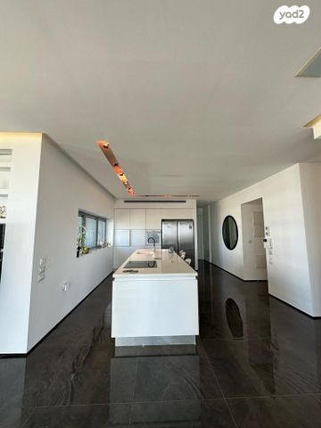 דירה, ניסים אלוני, צמרות איילון, פארק צמרת, תל אביב יפו