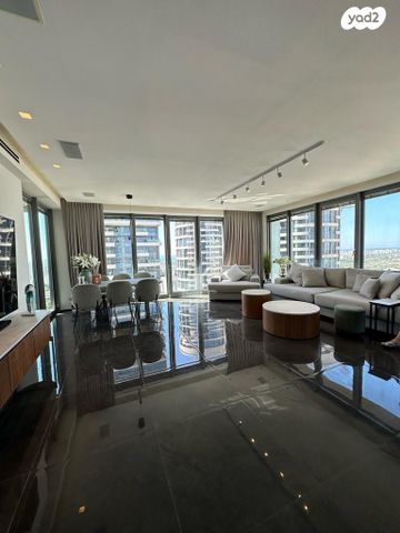 ניסים אלוני 