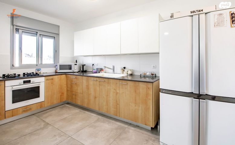 דירה, אדמונד סחייק, מלחה, מנחת, ירושלים