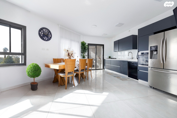 המניין הראשון 