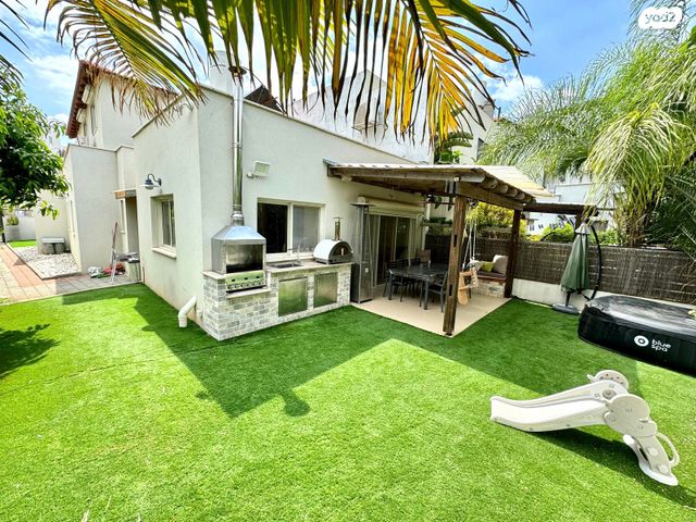 דו משפחתי, אורנית