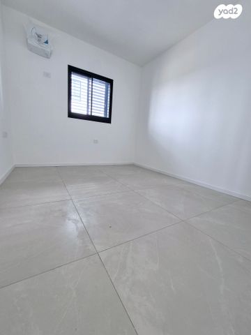 דירה, אורי אלמוג, קרית רבין, חולון