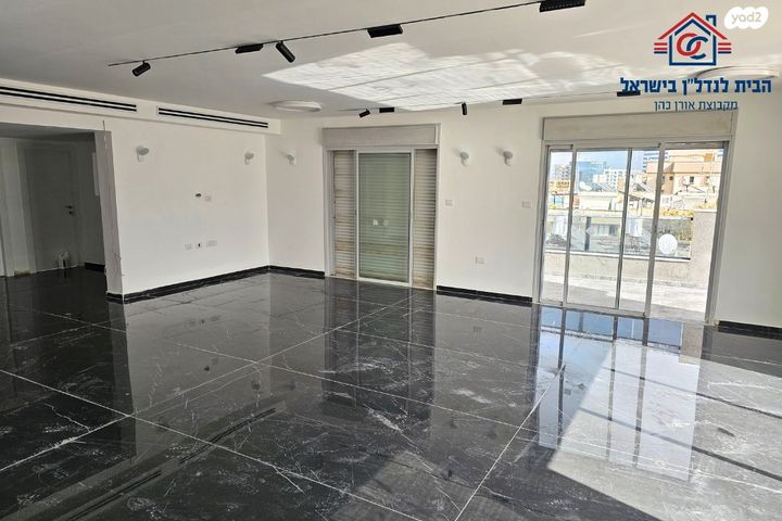 גג/ פנטהאוז, הר הצופים, חולון