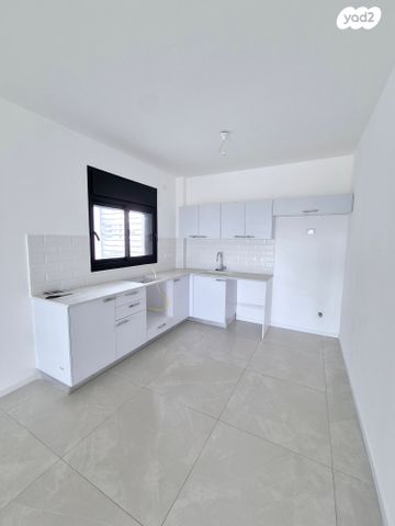 דירה, אורי אלמוג, קרית רבין, חולון