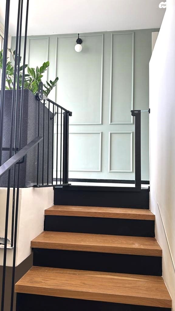 דו משפחתי, אורנית