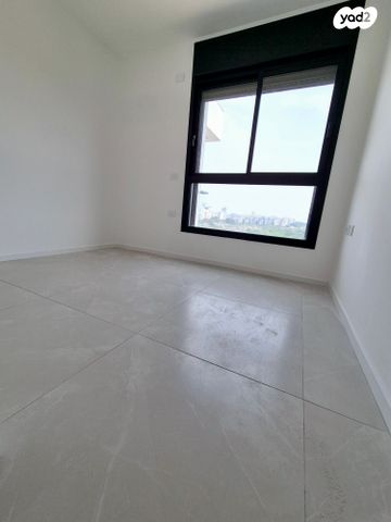 דירה, אורי אלמוג, קרית רבין, חולון