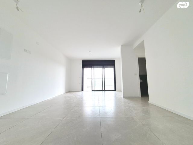 דירה, אורי אלמוג, קרית רבין, חולון