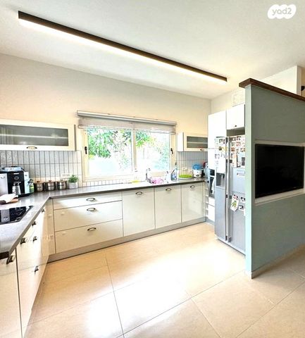 דו משפחתי, אורנית