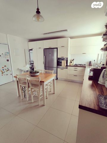 דירה, בן יהודה, הרצליה הצעירה, הרצליה