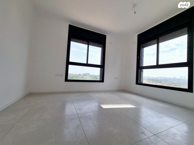 דירה, אורי אלמוג, קרית רבין, חולון