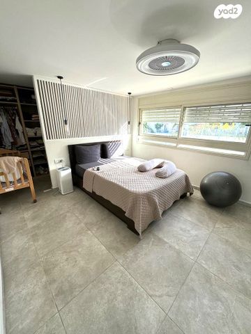 דו משפחתי, אורנית