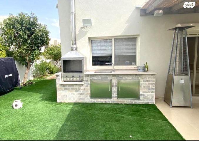 דו משפחתי, אורנית