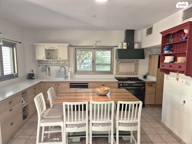 דו משפחתי, שערי תקווה