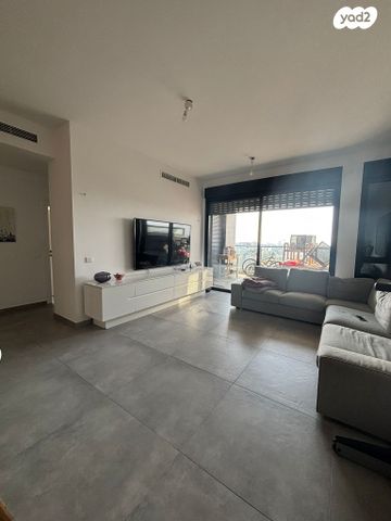 דירה, הרצליה הירוקה, נווה עובד, הרצליה