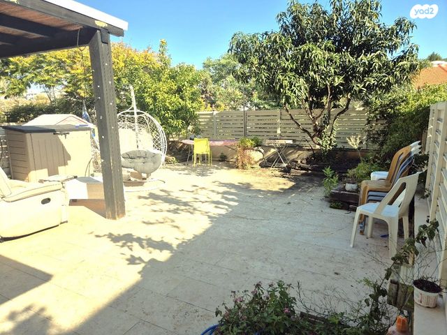 דו משפחתי, שערי תקווה