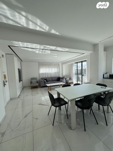 גג/ פנטהאוז, בוגרשוב 17, הצפון הישן - דרום, תל אביב יפו