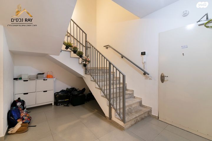 דירת גן, שדרות הרצל, נאות שמיר, יבנה