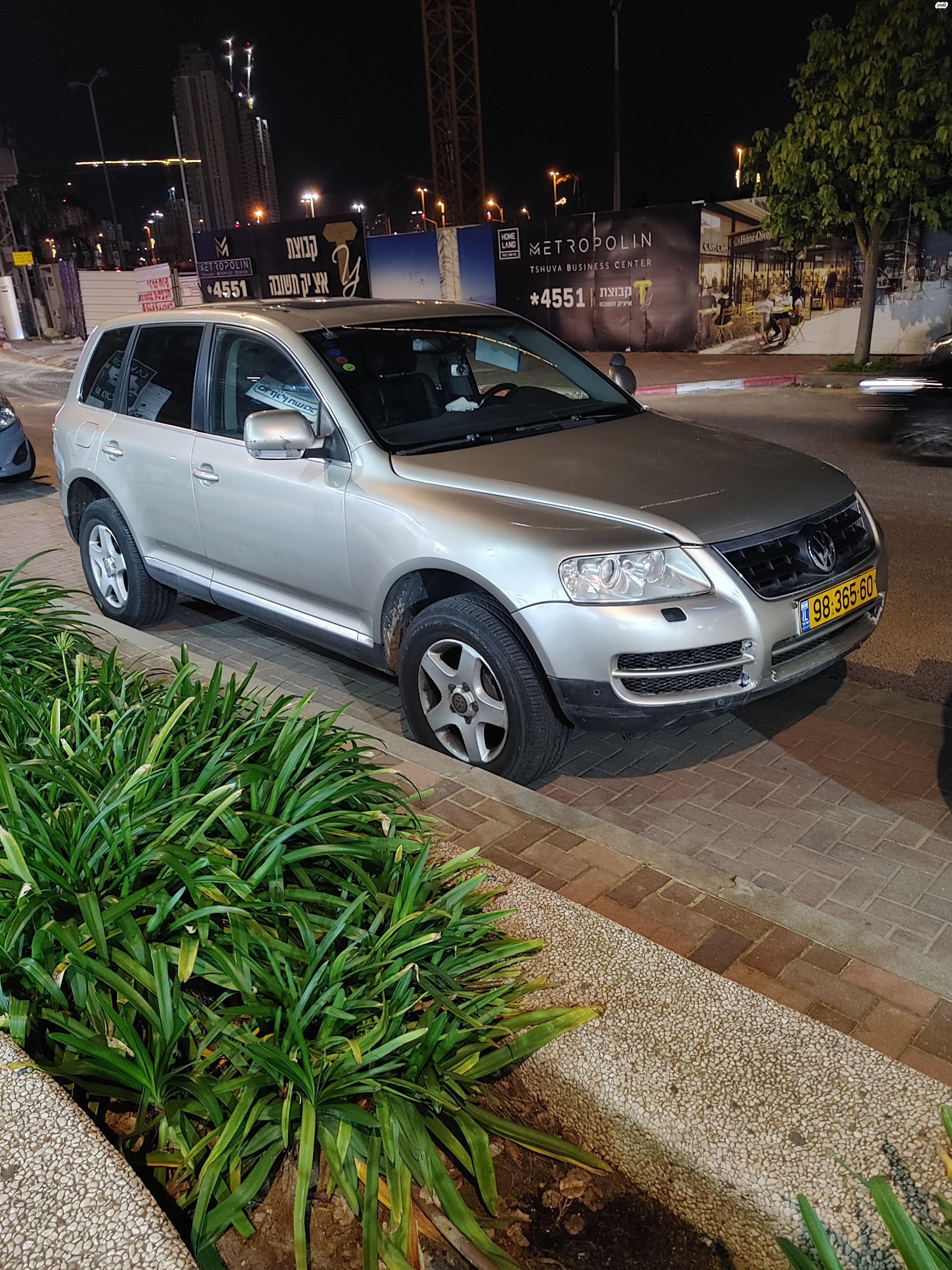 מודעת רכב פולקסווגן טוארג