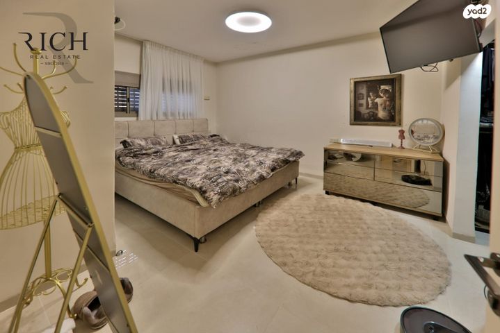 דו משפחתי, לוי אשכול, כהן, טירת כרמל