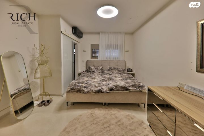 דו משפחתי, לוי אשכול, כהן, טירת כרמל