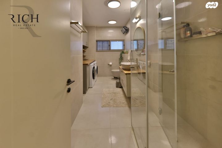 דו משפחתי, לוי אשכול, כהן, טירת כרמל