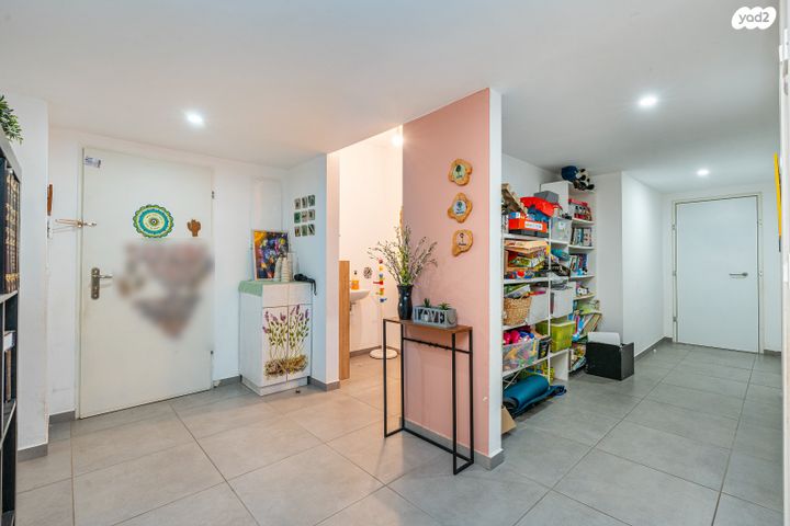 דירה, עמירם, פרדס חנה כרכור