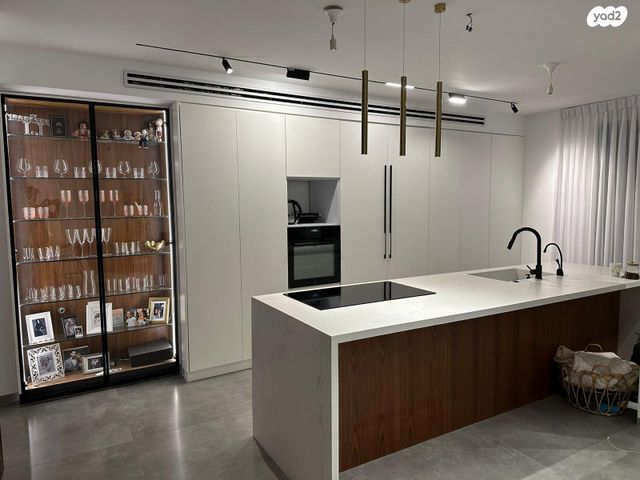 הרצליה הירוקה, נווה עובד