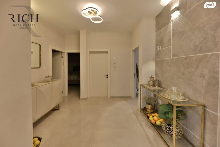 דו משפחתי, לוי אשכול, כהן, טירת כרמל