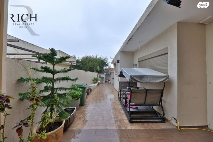 דו משפחתי, לוי אשכול, כהן, טירת כרמל