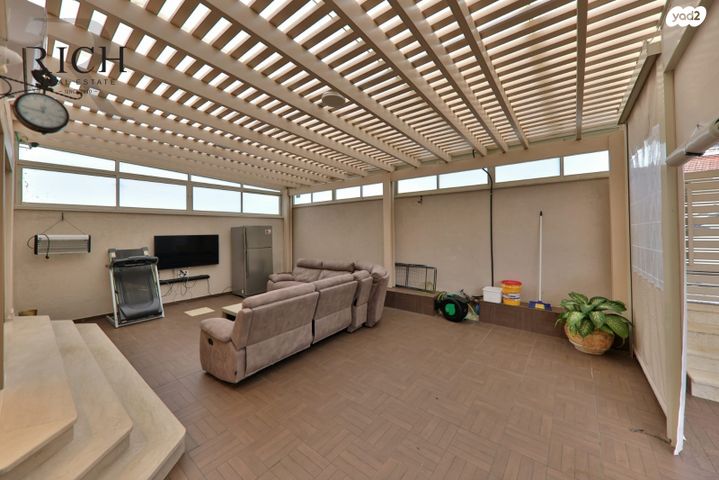 דו משפחתי, לוי אשכול, כהן, טירת כרמל