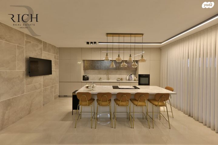 דו משפחתי, לוי אשכול, כהן, טירת כרמל