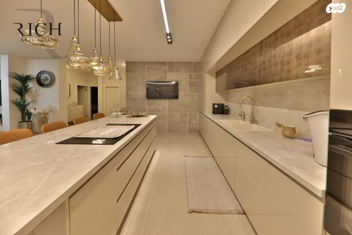 דו משפחתי, לוי אשכול, כהן, טירת כרמל