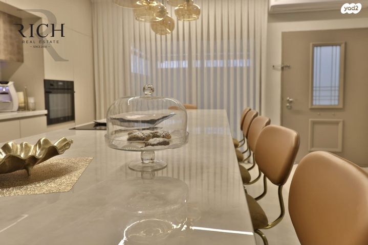 דו משפחתי, לוי אשכול, כהן, טירת כרמל