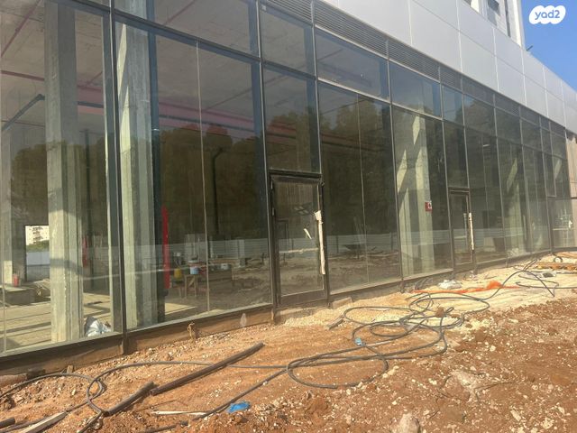 חנויות/ שטח מסחרי