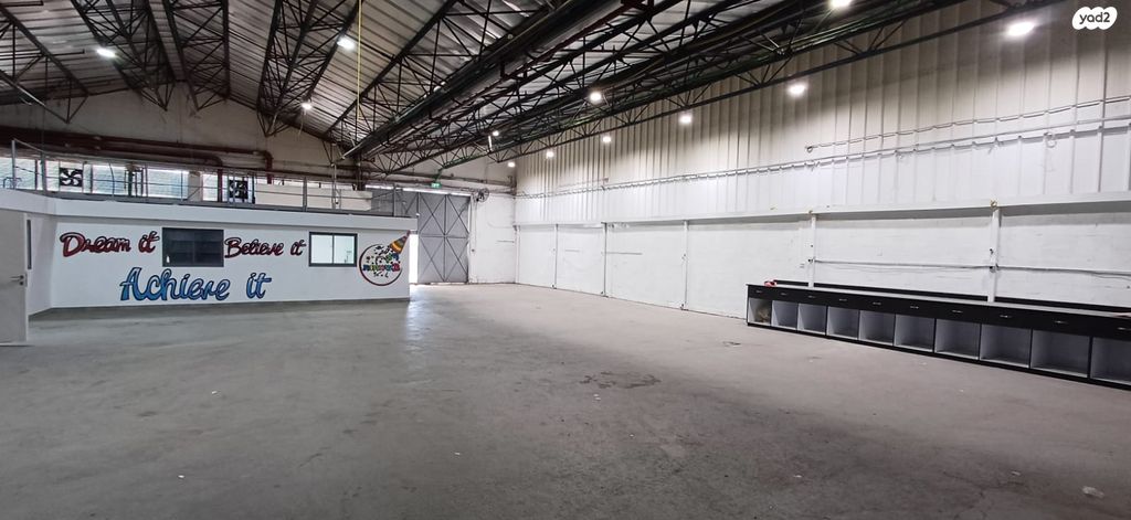 מחסנים, קרית ביאליק