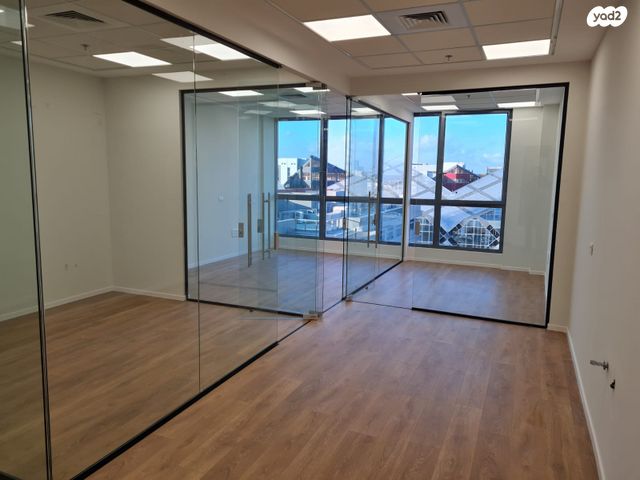 משרדים, התדהר, אזור תעשייה קרית אתגרים, רעננה