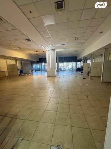 חנויות/ שטח מסחרי