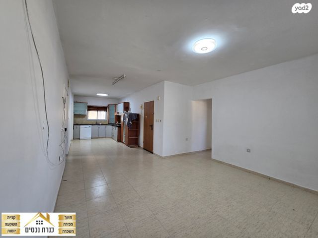 דירת גן, רמת יקנעם, יקנעם עילית