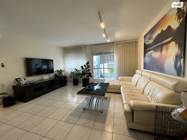 דירה, לוי אשכול, גלי הים, נתניה