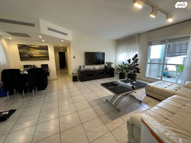 דירה, לוי אשכול, גלי הים, נתניה