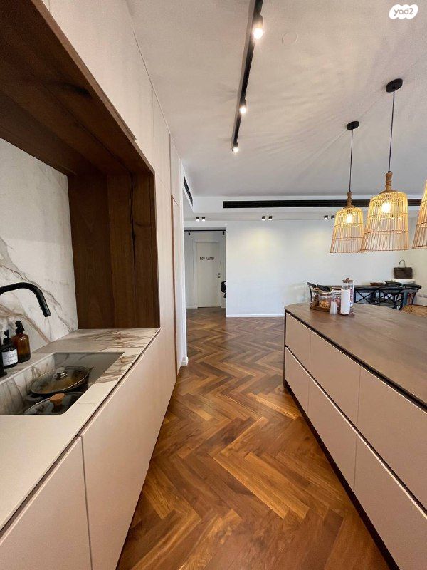 דירה, אורי אלמוג, קרית רבין, חולון